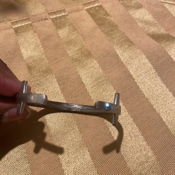 FASHION CROSS CUFF - Picture 2 of 3